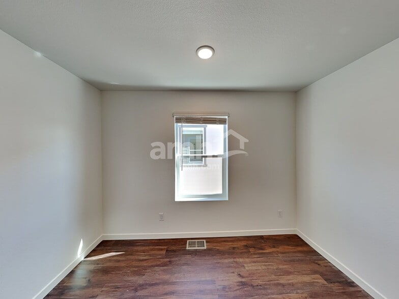 Building Photo - 384 N Addison Way