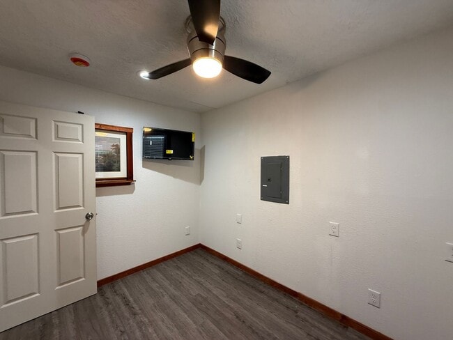 Building Photo - NEW Beautiful 3 Bedroom 1 Bath ADU - Furnished (Unfurnished Negotiable)