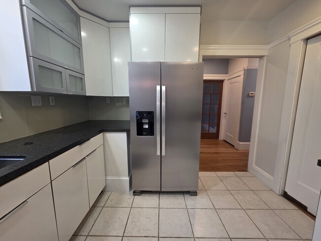 Building Photo - 175 Vasquez Ave