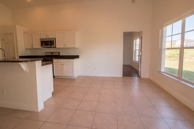 Building Photo - 661 Berwick Dr