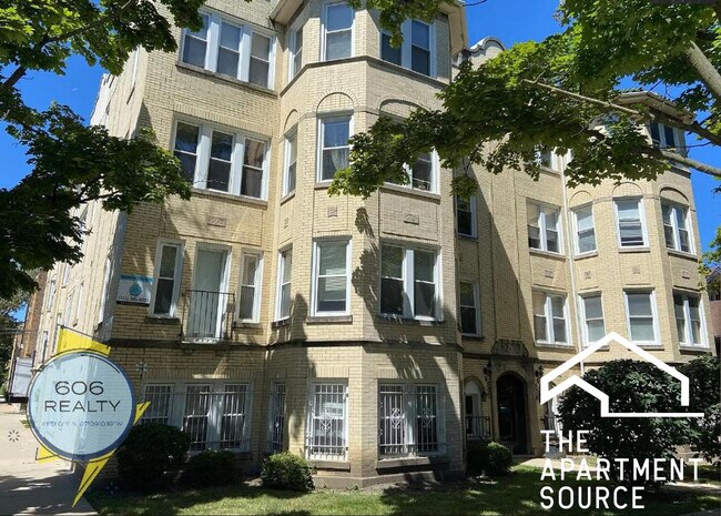 Building Photo - 2704 W Arthur Ave