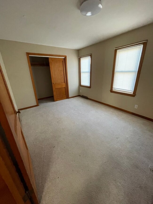 Building Photo - 2 Bedroom, 1 Bathroom House with Detached ...