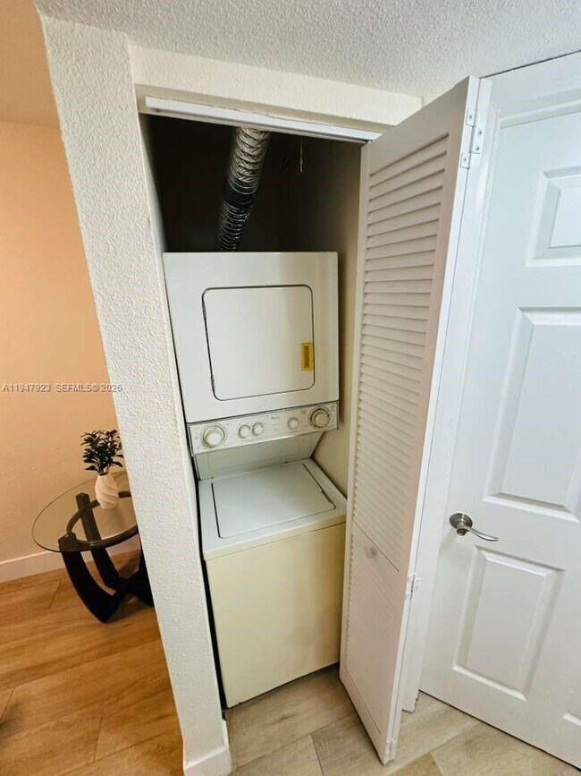 Building Photo - 1190 Coral Club Dr