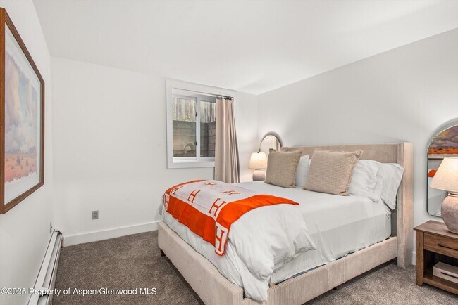 Building Photo - 406 W Smuggler St