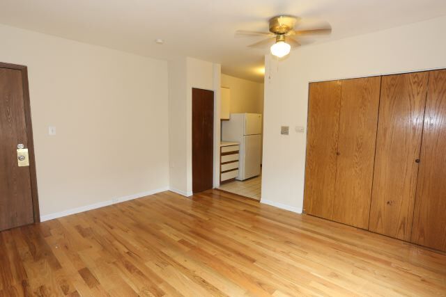 Building Photo - 814 W Cornelia Ave