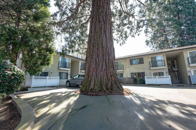 Building Photo - Charming Irvington Flat with Classic Style!