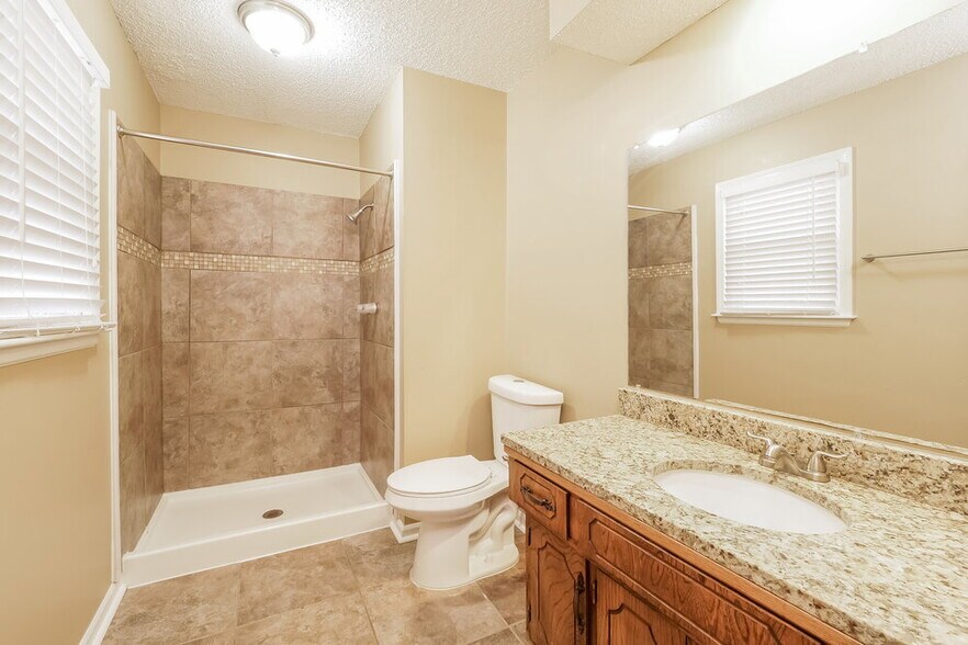 Building Photo - 7502 E 132 Terrace