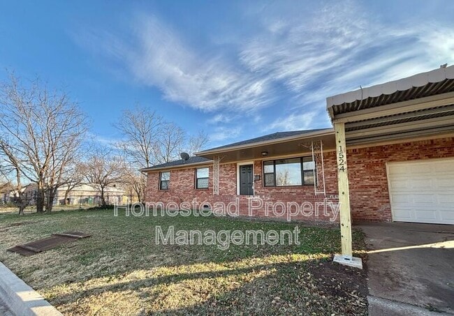 Building Photo - 1524 NE 29th St