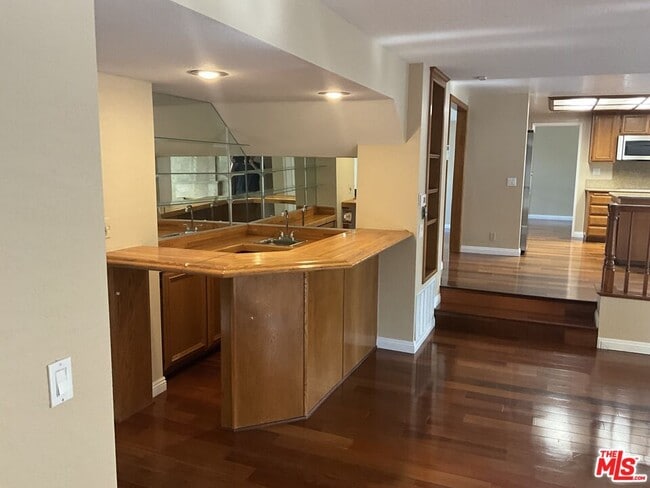 Building Photo - 1100 Promontory Pl
