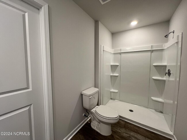 Building Photo - 8219 E Highcroft Dr NE