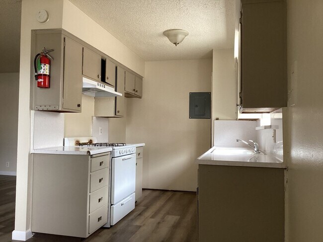 Building Photo - 1414 W Vassar Ave