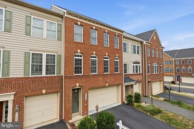 Building Photo - 21253 Park Grove Terrace