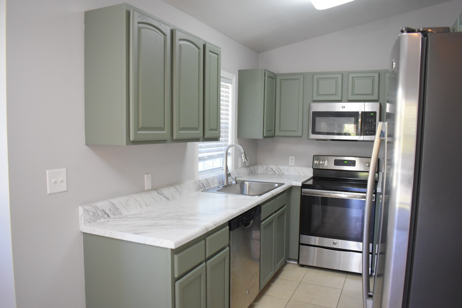 Building Photo - 2109 Wisteria Dr