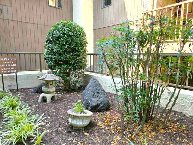 Building Photo - 231 Canal Park Dr