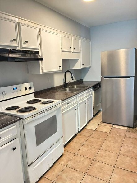 Building Photo - 560 Woodland Hills Pl