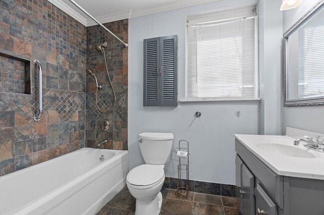 Building Photo - 12 Lowell Pl