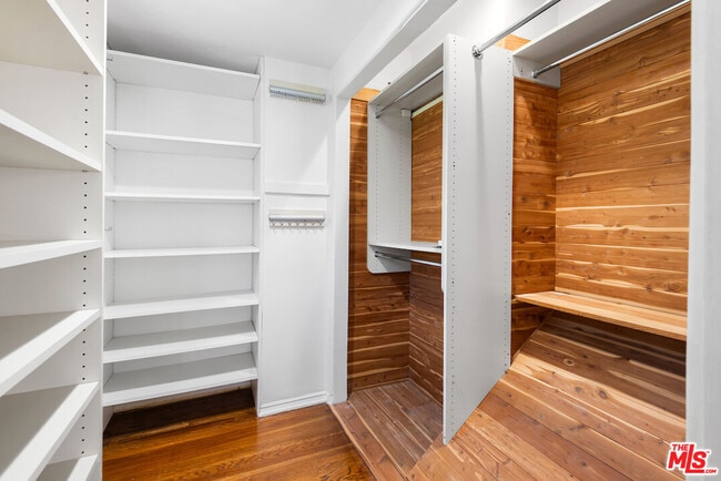 Building Photo - 119 N Orange Dr