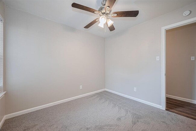 Building Photo - 9003 Chateau Forest Dr