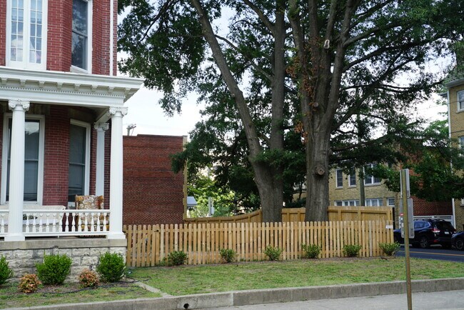 Building Photo - 2602 W Grace St