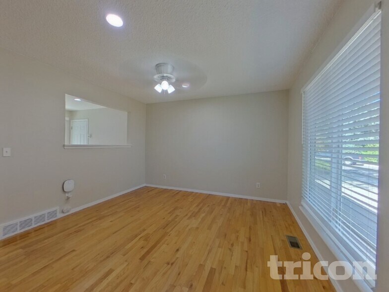 Building Photo - 10025 Alcott St