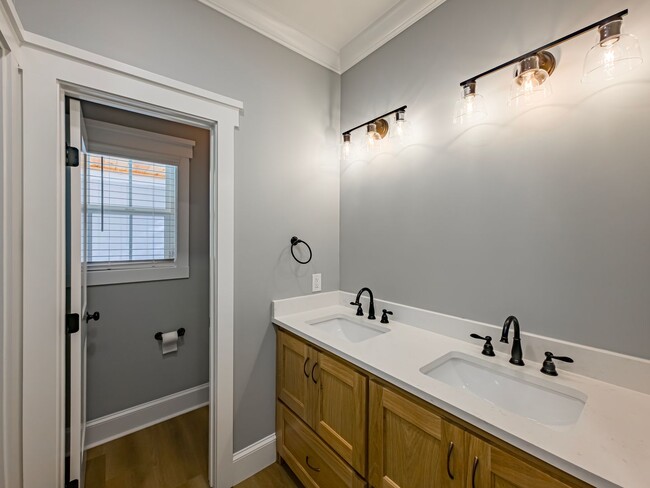 Building Photo - 807 Cherokee Ave