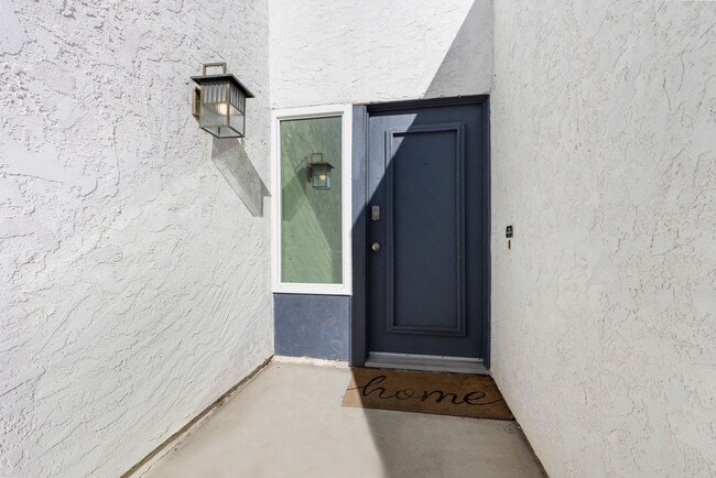 Building Photo - 3 Bedroom 2 Bathroom home available NOW