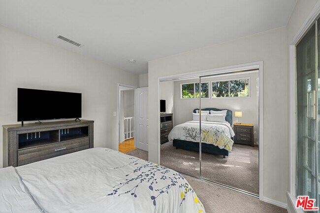 Building Photo - 2377 N Beverly Glen Blvd