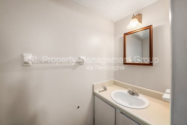 Building Photo - 7179 Feather Ct