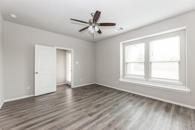 Building Photo - 15211 Stuart Bat Cave Ln