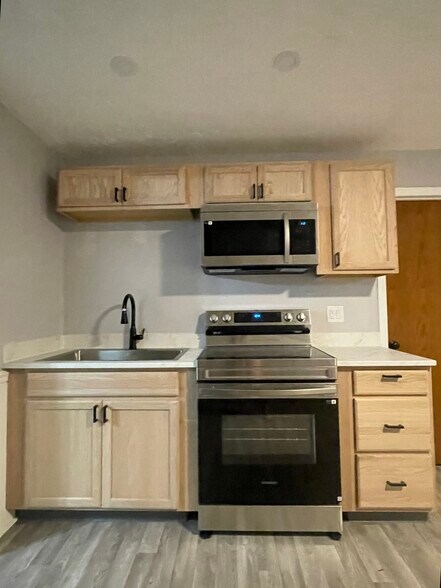 Building Photo - 5832 Ell Ct