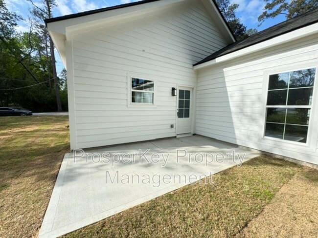 Building Photo - 3825 Mulberry Dr