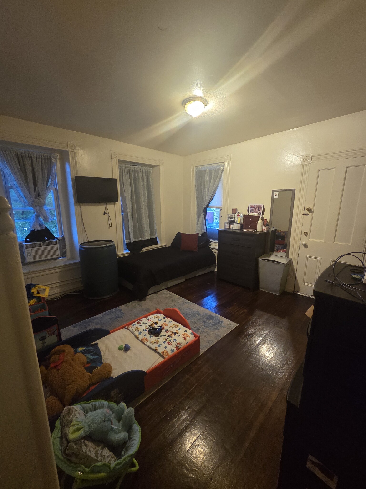 Livingroom - 226 Clymer St
