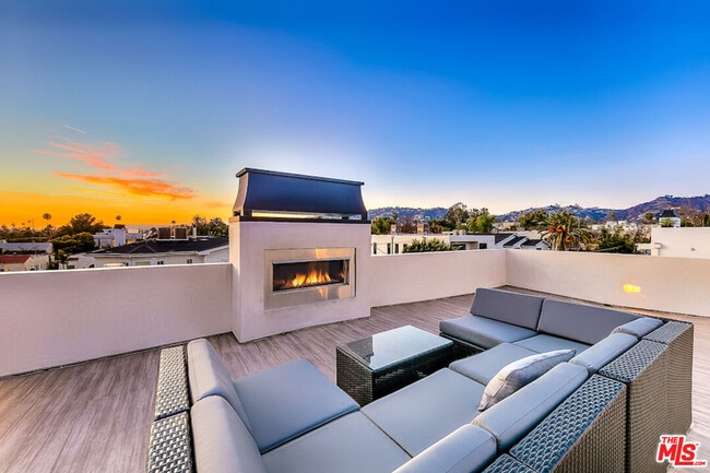 Building Photo - 823 N Gardner St