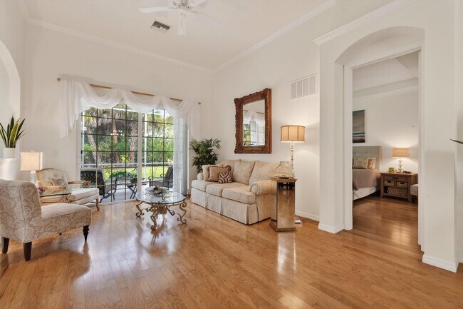 Building Photo - 425 SW Talquin Ln