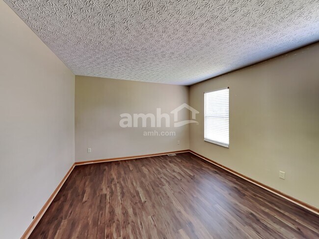 Building Photo - 206 Aaron Ct