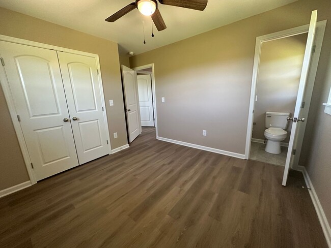 Building Photo - Newly Renovated Home in Shelbyville - 30 m...