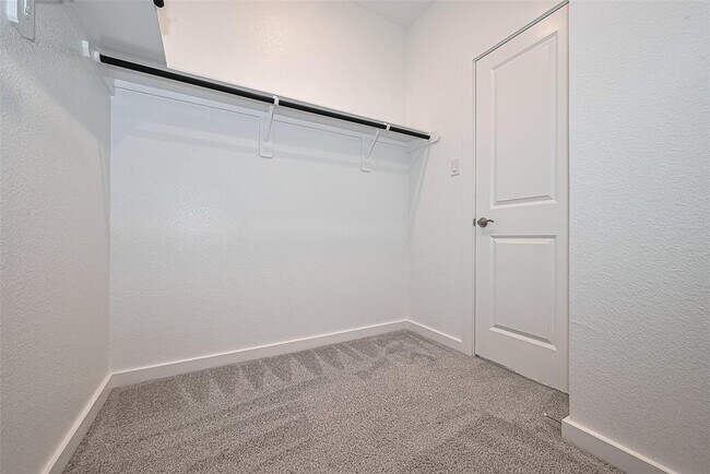 Building Photo - 307 Roselle Leaf Dr