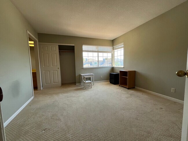 Building Photo - 3199 Alpine Dr