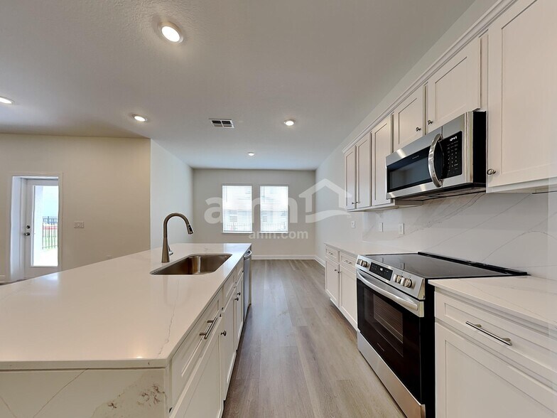 Building Photo - 5945 Sycamore Pl St