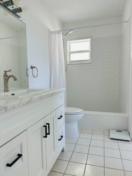 Building Photo - 486 Airport Dr S