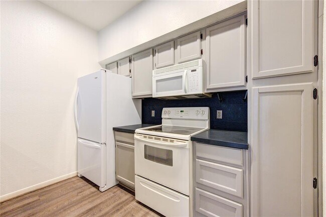 Building Photo - 2121 El Paseo St