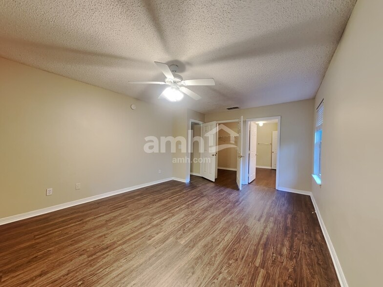 Building Photo - 6265 Ironside Dr N