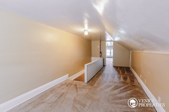 Building Photo - 2178 Summit St