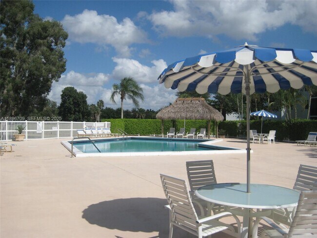 Building Photo - 16051 Blatt Blvd