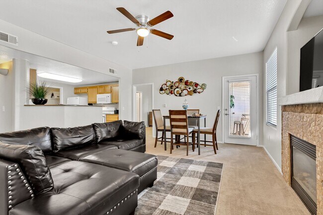 Building Photo - Fully Furnished/Great location 3 bedrooms 2  bath, community pool/gated in south summerlin area