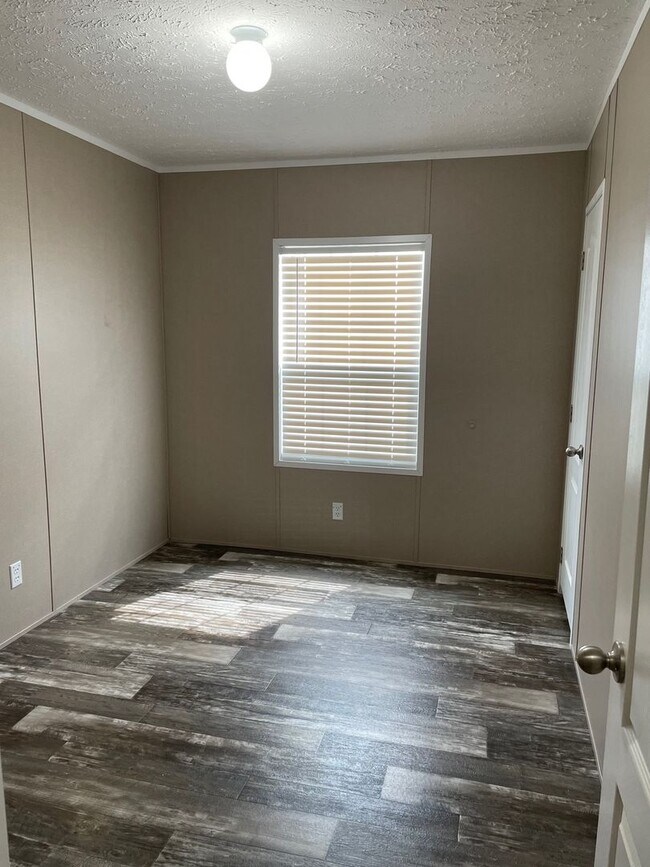 Building Photo - 3 BED, 2 BATH MOBILE HOME LOCATED IN THE DENTON AREA! $1,250 MONTH, $1,250 DEPOSIT.