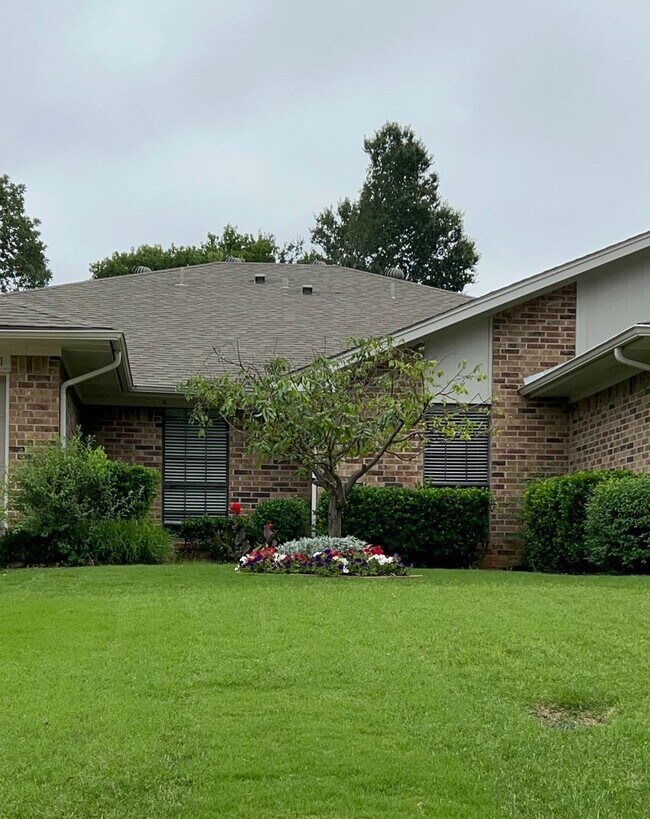 Building Photo - 4121 Spring Meadow Ln