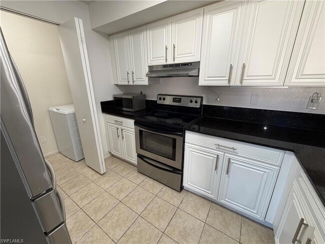 Building Photo - 8275 Ibis Club Dr