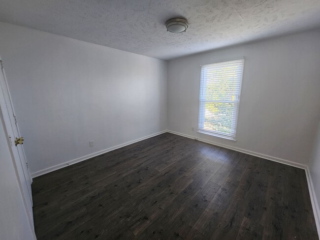 Building Photo - Quaint Sylvan Heights Duplex
