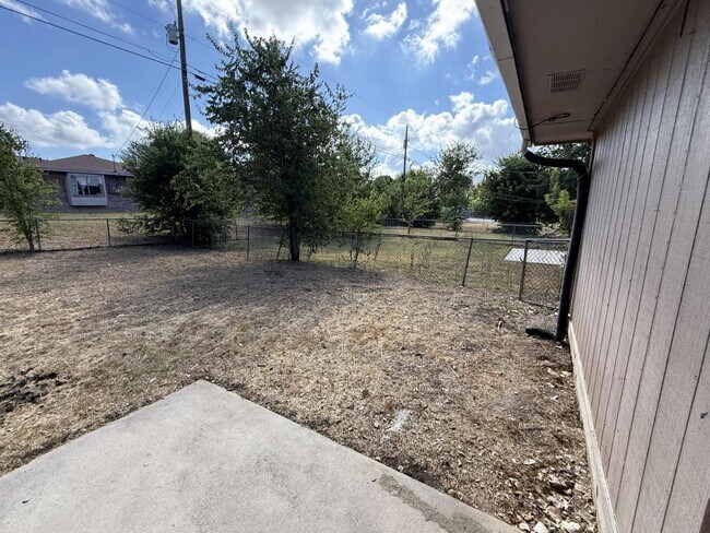 Building Photo - 206 Jason Dr